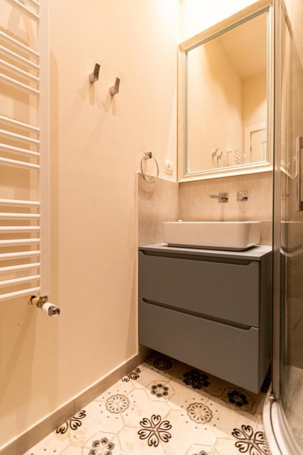 Black Gate - Quiet Studio In The Heart Of Old Town With Free Private Secured Parking Brasov Bagian luar foto